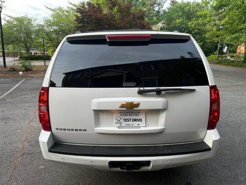 Chevrolet Suburban LT 1500 2WD 2013