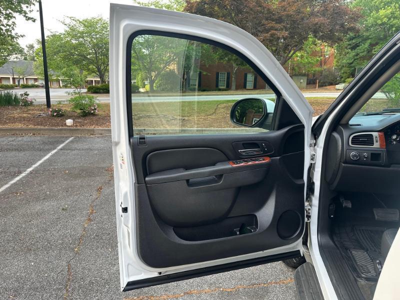 Chevrolet Suburban LT 1500 2WD 2013