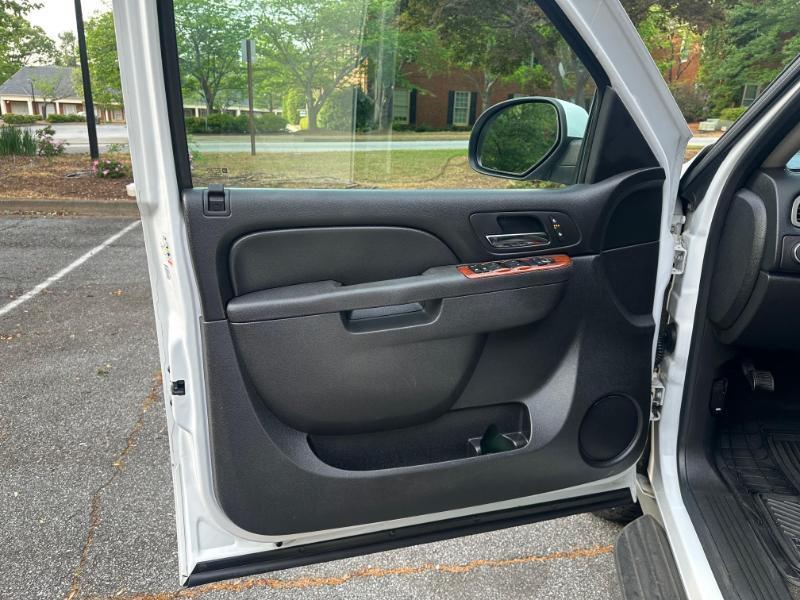 Chevrolet Suburban LT 1500 2WD 2013