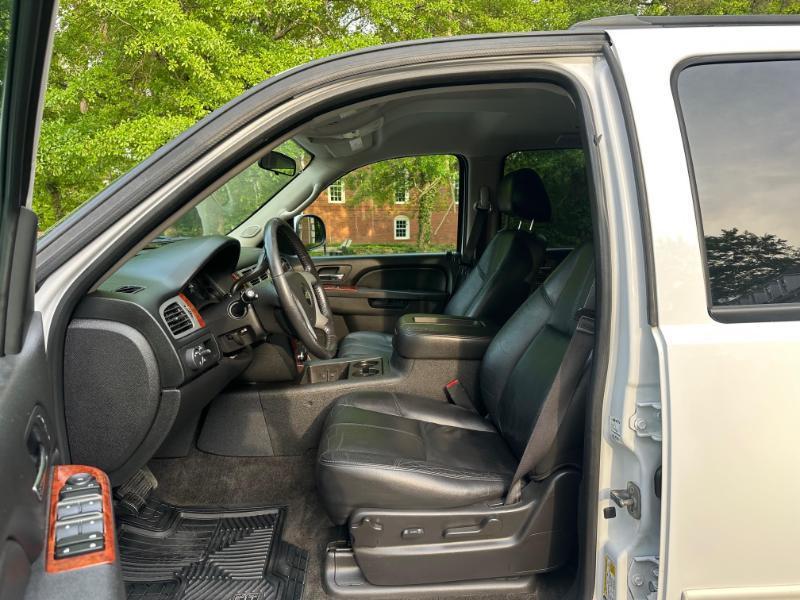 Chevrolet Suburban LT 1500 2WD 2013