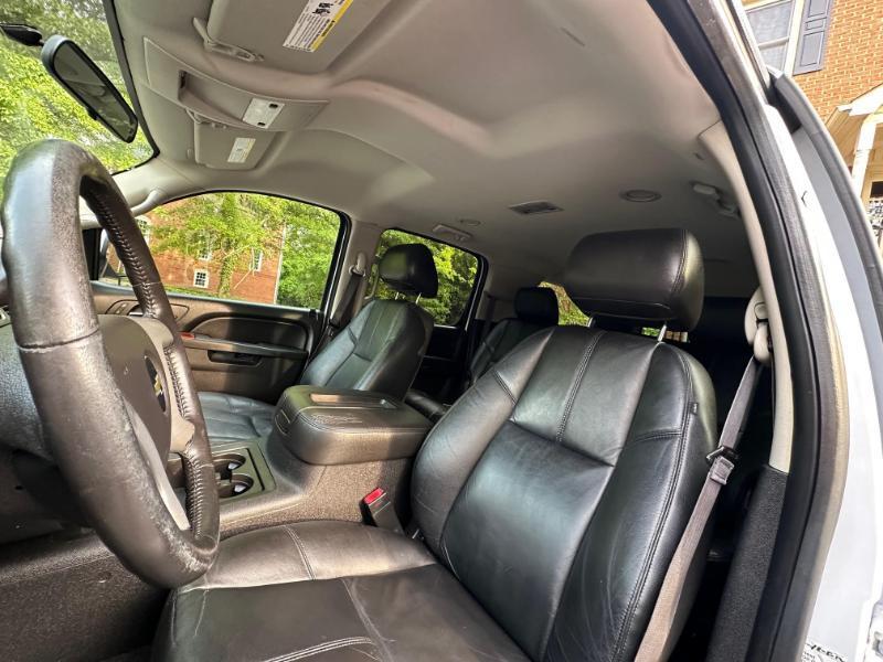 Chevrolet Suburban LT 1500 2WD 2013