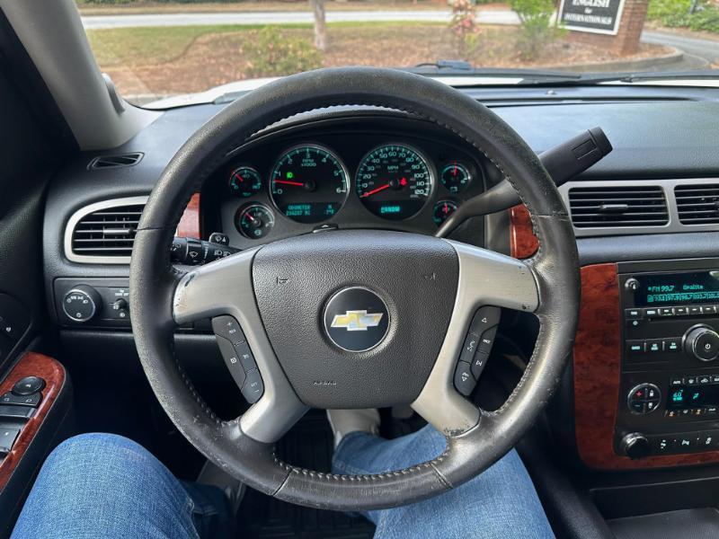 Chevrolet Suburban LT 1500 2WD 2013