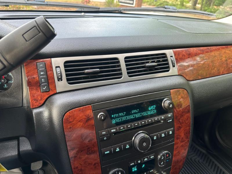 Chevrolet Suburban LT 1500 2WD 2013