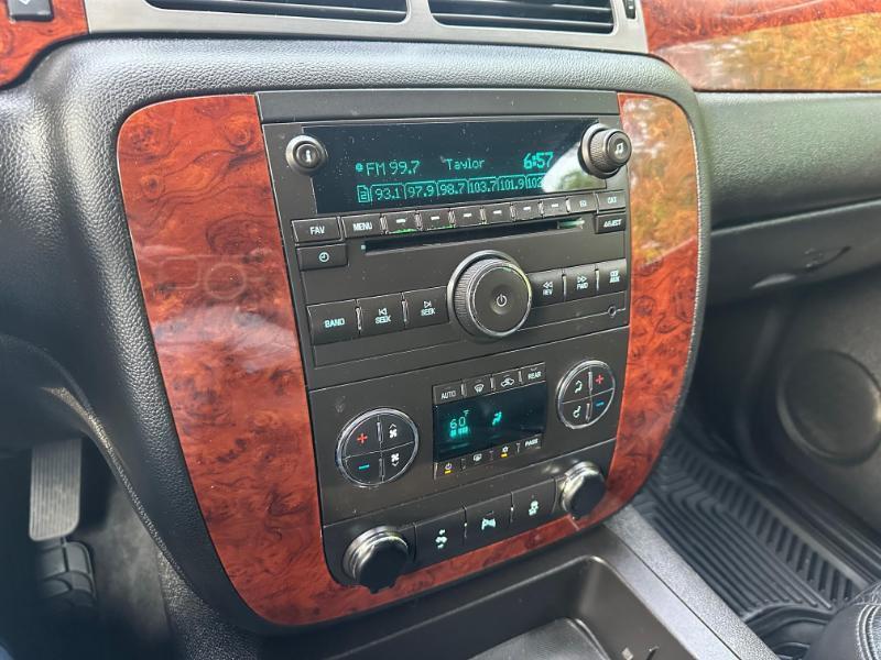 Chevrolet Suburban LT 1500 2WD 2013