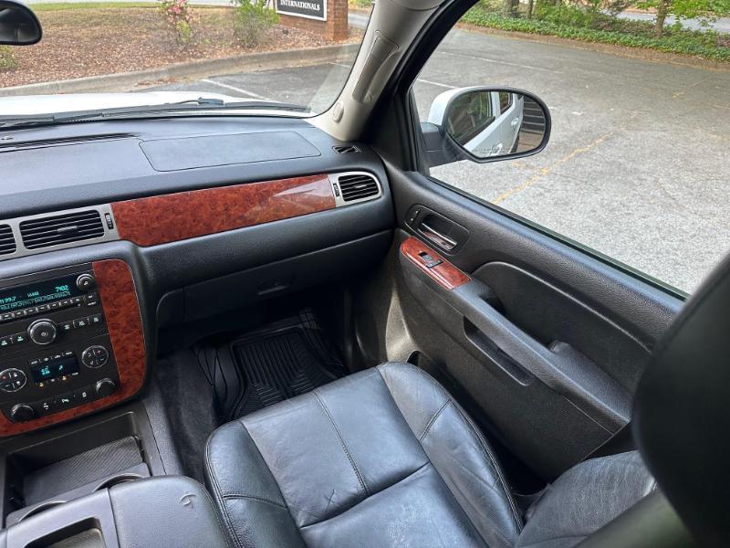 Chevrolet Suburban LT 1500 2WD 2013