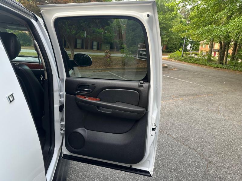 Chevrolet Suburban LT 1500 2WD 2013