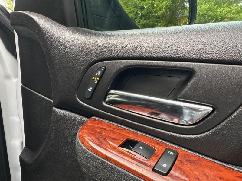 Chevrolet Suburban LT 1500 2WD 2013