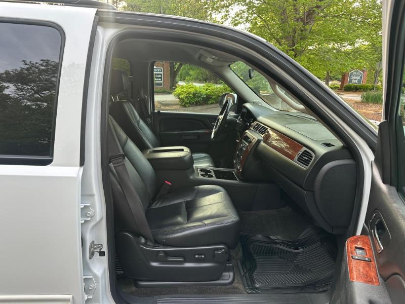 Chevrolet Suburban LT 1500 2WD 2013