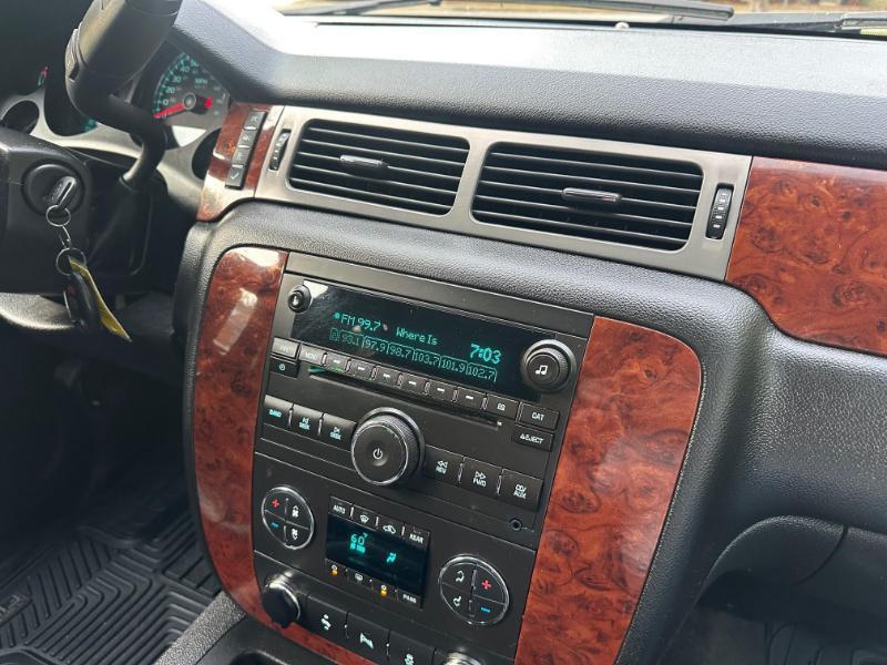 Chevrolet Suburban LT 1500 2WD 2013