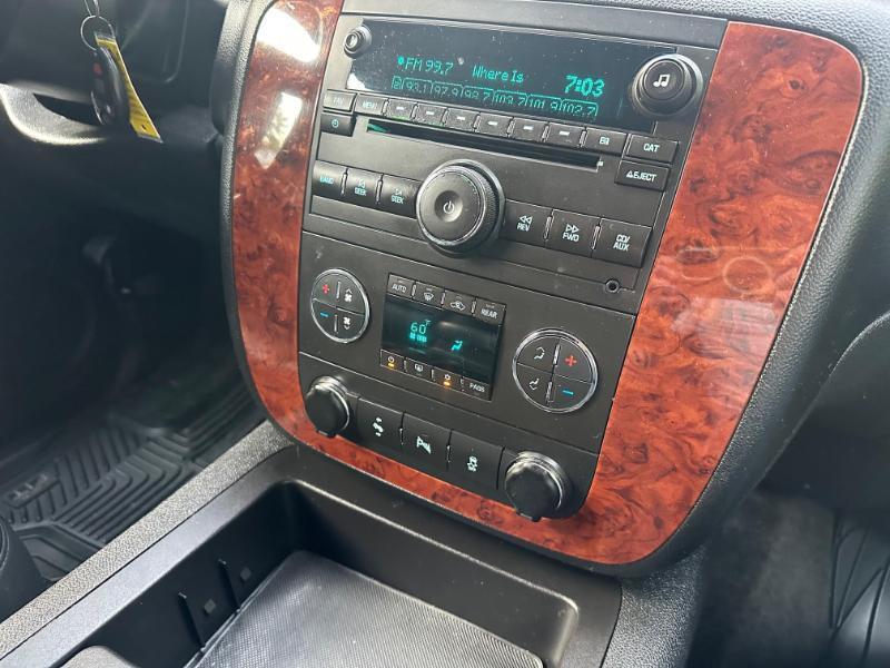 Chevrolet Suburban LT 1500 2WD 2013