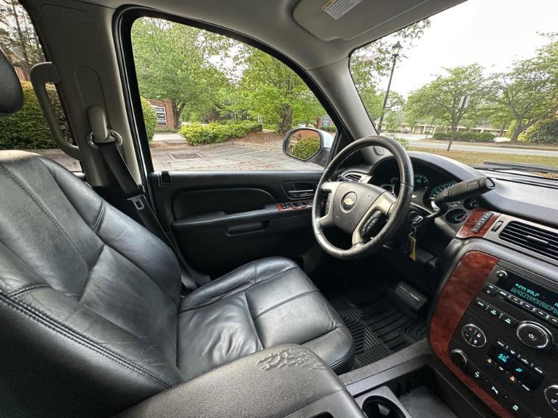 Chevrolet Suburban LT 1500 2WD 2013