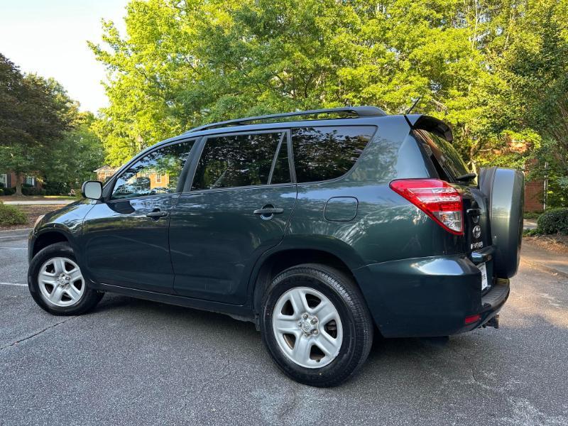 Toyota RAV4 Base I4 2WD 2011