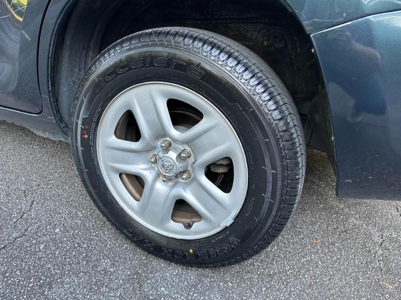 Toyota RAV4 Base I4 2WD 2011