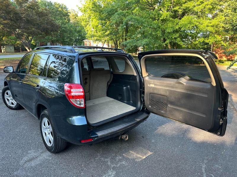Toyota RAV4 Base I4 2WD 2011