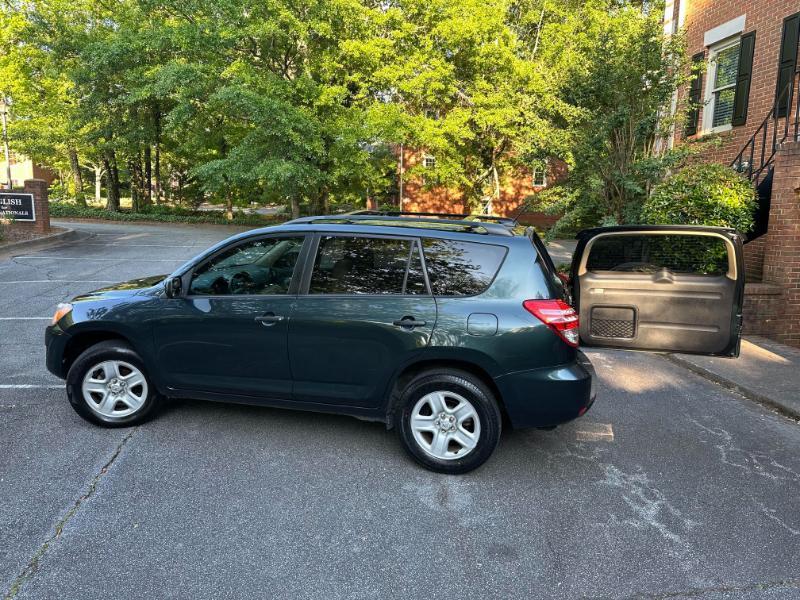 Toyota RAV4 Base I4 2WD 2011