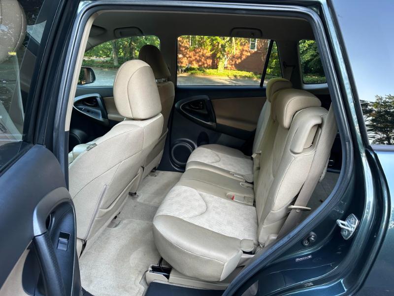 Toyota RAV4 Base I4 2WD 2011