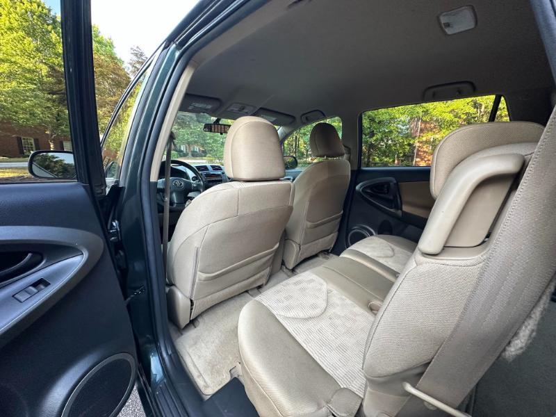 Toyota RAV4 Base I4 2WD 2011