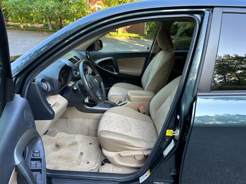 Toyota RAV4 Base I4 2WD 2011