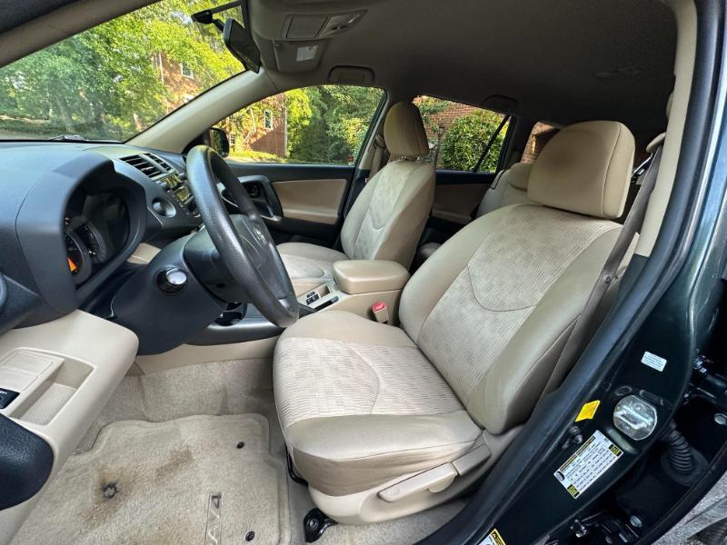 Toyota RAV4 Base I4 2WD 2011