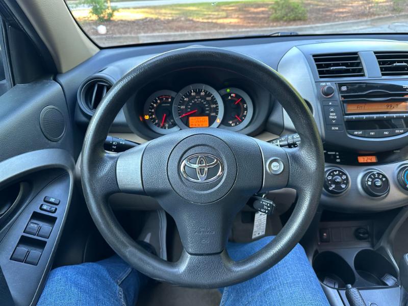 Toyota RAV4 Base I4 2WD 2011
