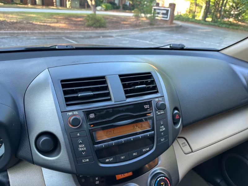 Toyota RAV4 Base I4 2WD 2011
