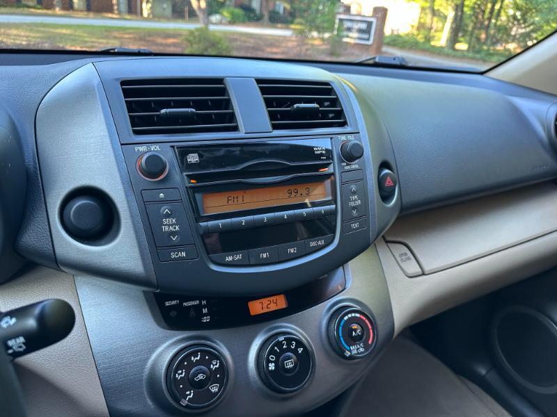Toyota RAV4 Base I4 2WD 2011
