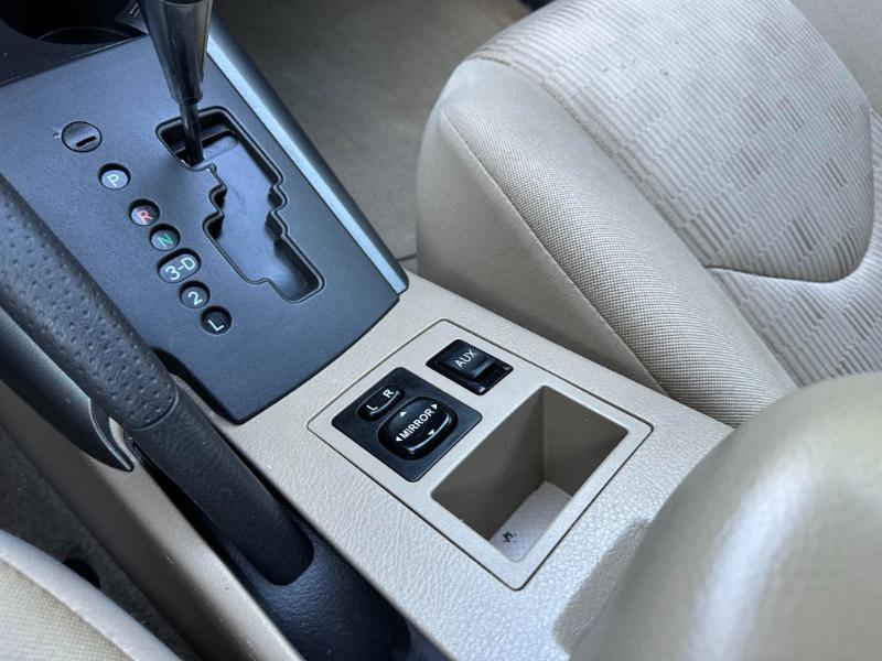 Toyota RAV4 Base I4 2WD 2011