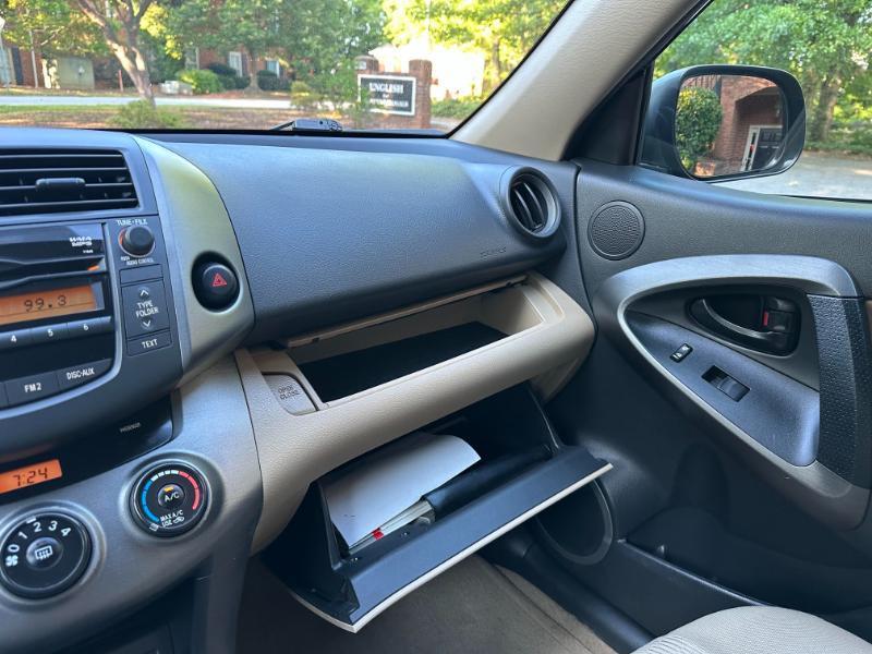 Toyota RAV4 Base I4 2WD 2011