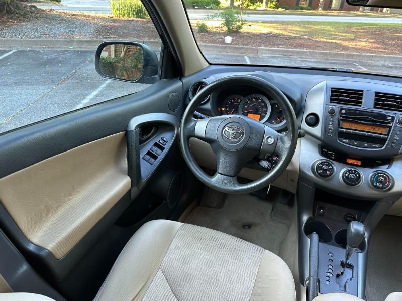 Toyota RAV4 Base I4 2WD 2011