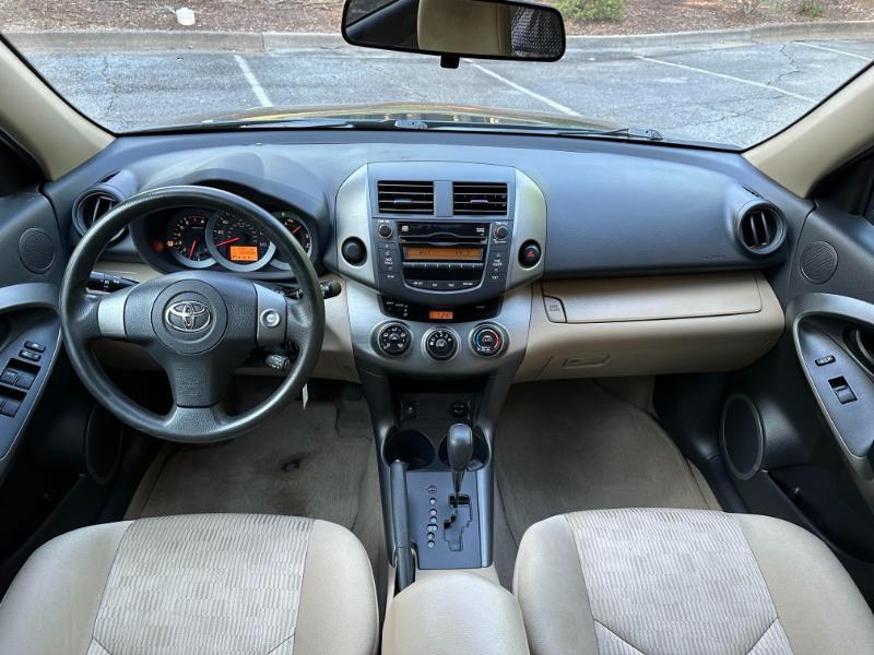 Toyota RAV4 Base I4 2WD 2011