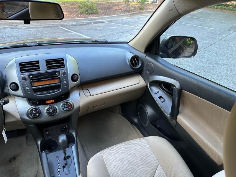 Toyota RAV4 Base I4 2WD 2011