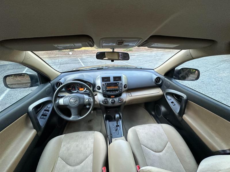 Toyota RAV4 Base I4 2WD 2011