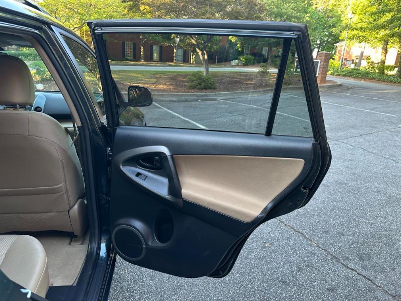 Toyota RAV4 Base I4 2WD 2011