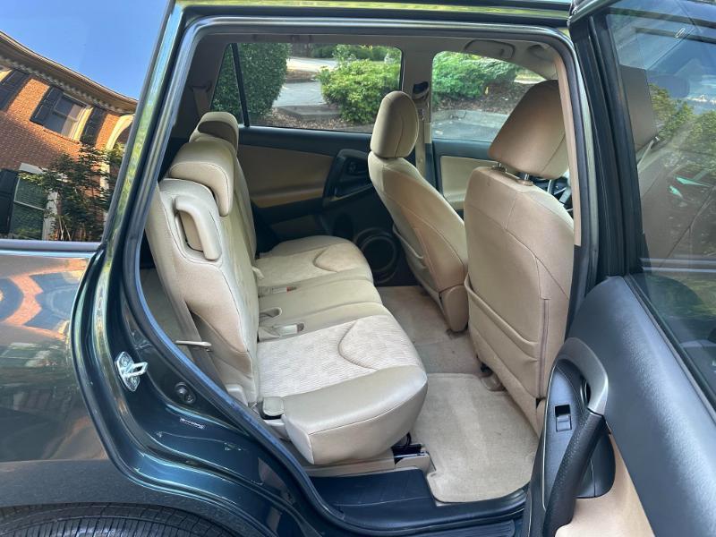Toyota RAV4 Base I4 2WD 2011