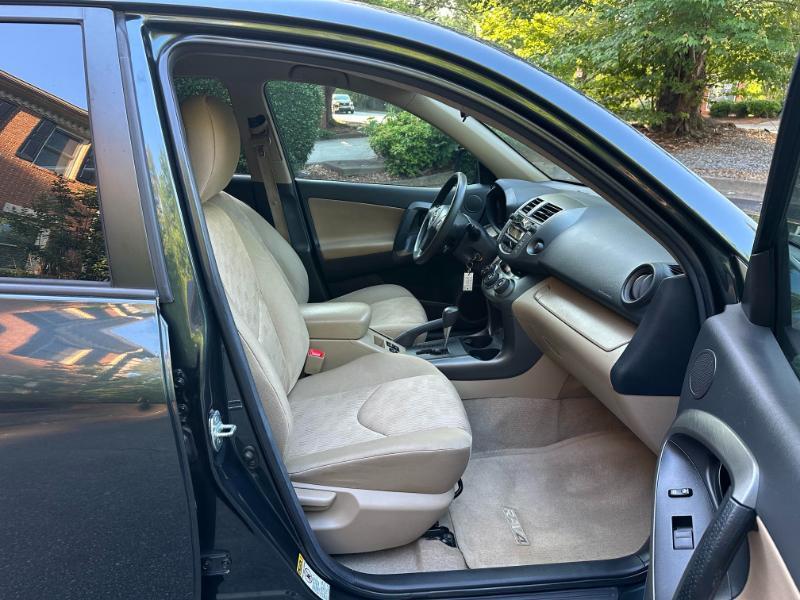 Toyota RAV4 Base I4 2WD 2011