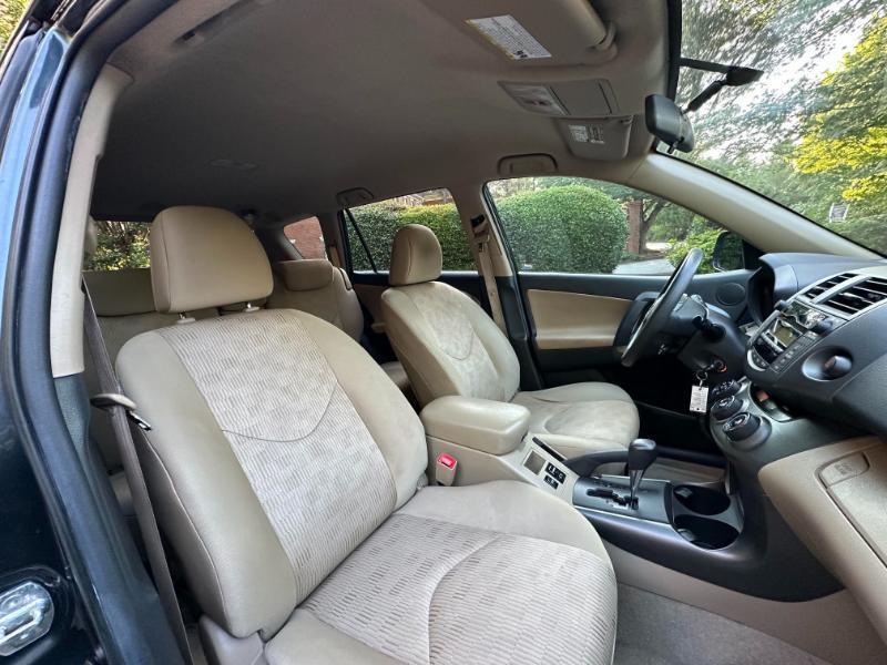 Toyota RAV4 Base I4 2WD 2011