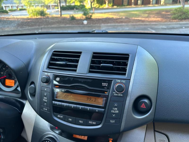 Toyota RAV4 Base I4 2WD 2011
