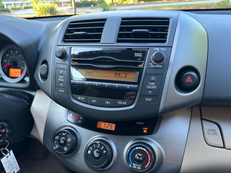 Toyota RAV4 Base I4 2WD 2011