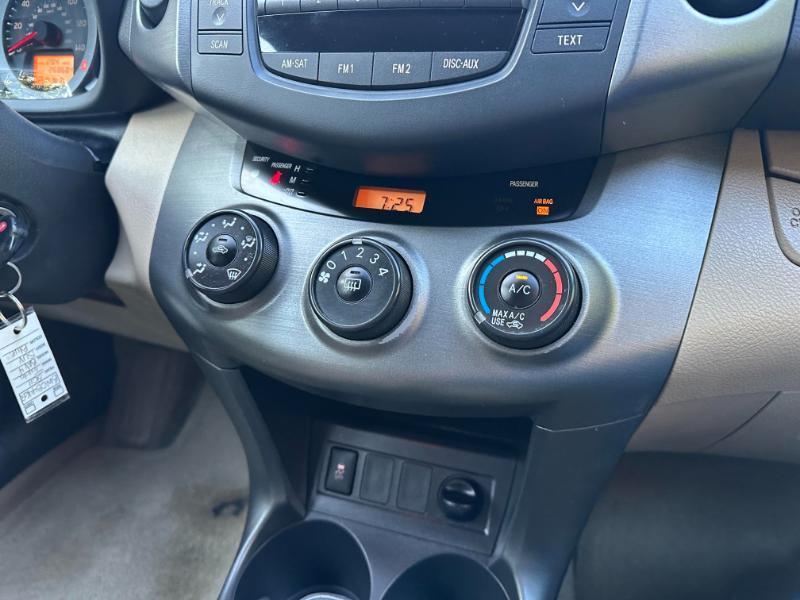 Toyota RAV4 Base I4 2WD 2011
