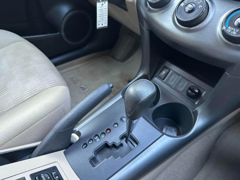 Toyota RAV4 Base I4 2WD 2011