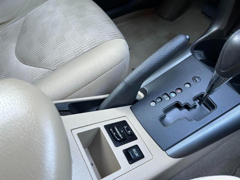 Toyota RAV4 Base I4 2WD 2011