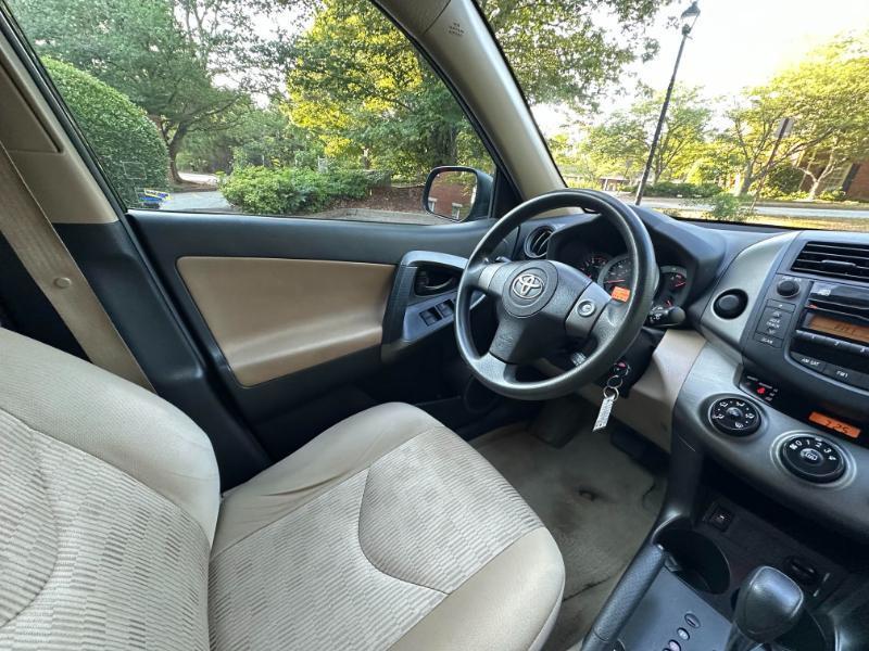 Toyota RAV4 Base I4 2WD 2011