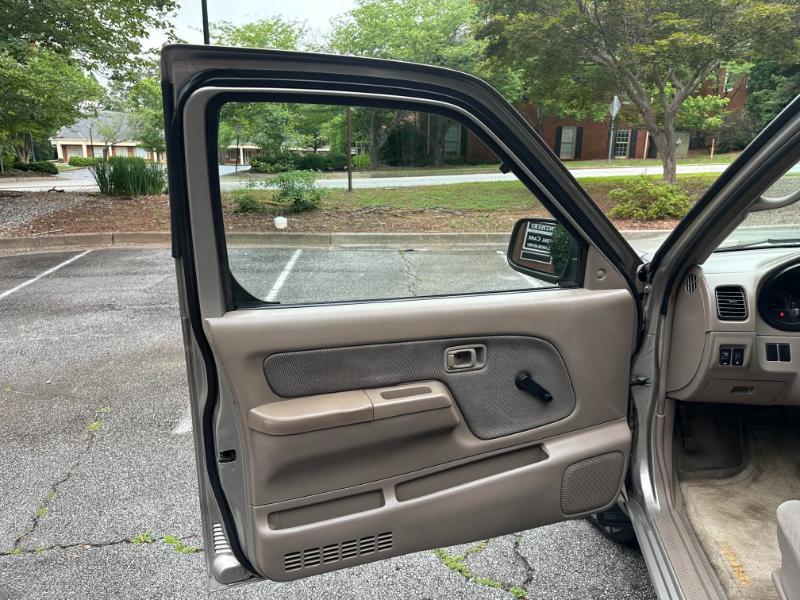 Nissan Frontier King Cab 2WD 2003