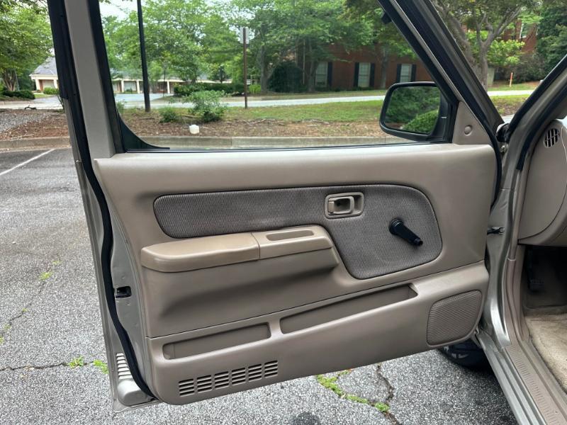 Nissan Frontier King Cab 2WD 2003