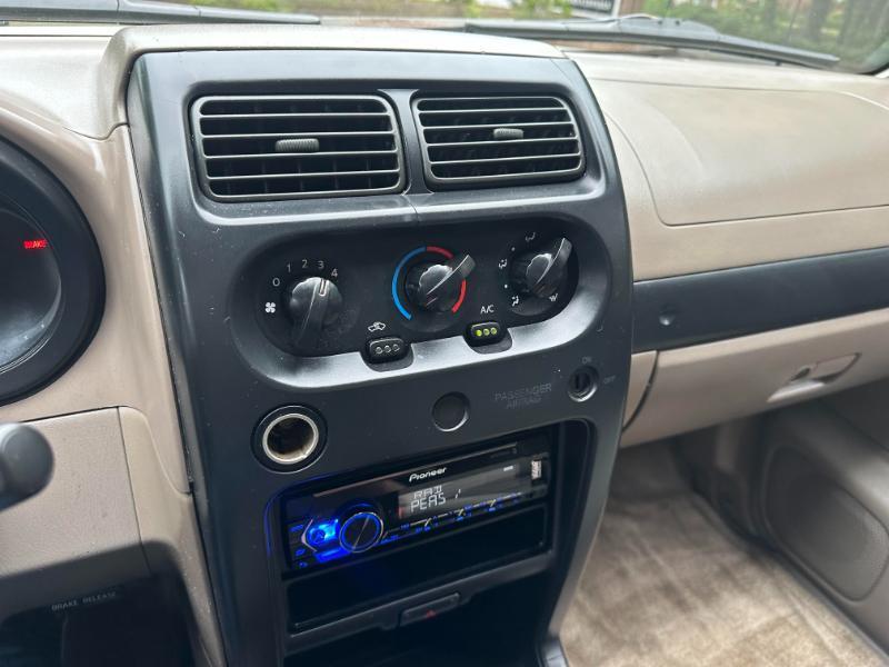 Nissan Frontier King Cab 2WD 2003
