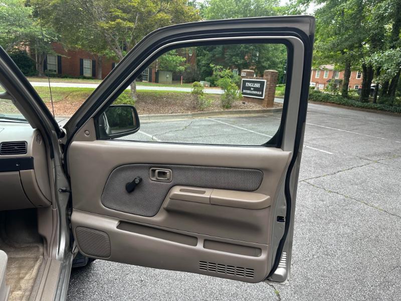 Nissan Frontier King Cab 2WD 2003