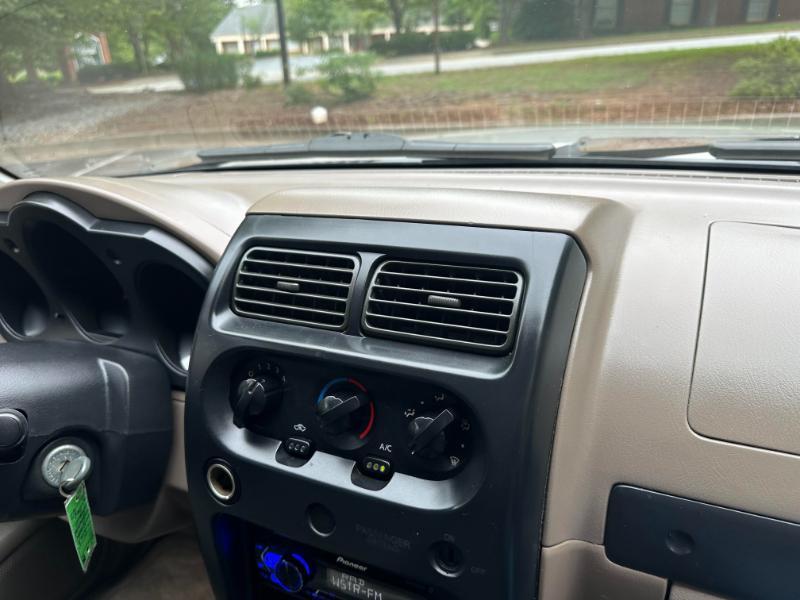 Nissan Frontier King Cab 2WD 2003