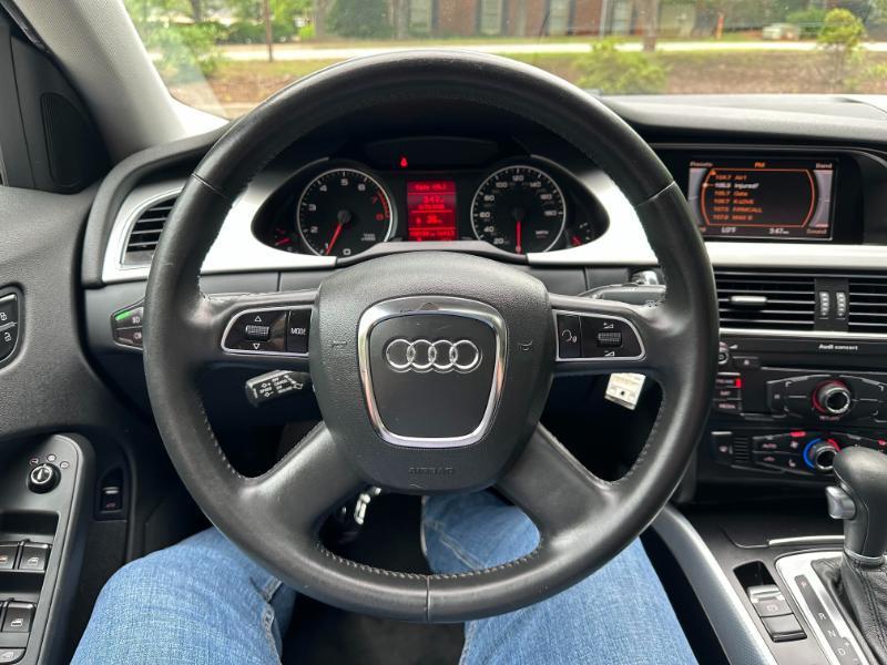 Audi A4 2.0T Sedan quattro Tiptronic 2012