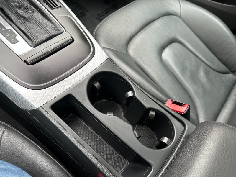 Audi A4 2.0T Sedan quattro Tiptronic 2012