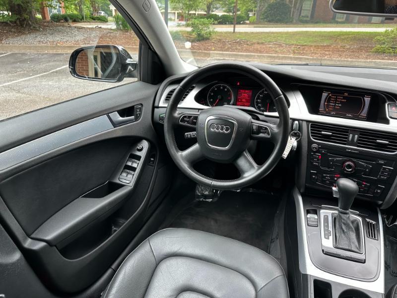 Audi A4 2.0T Sedan quattro Tiptronic 2012